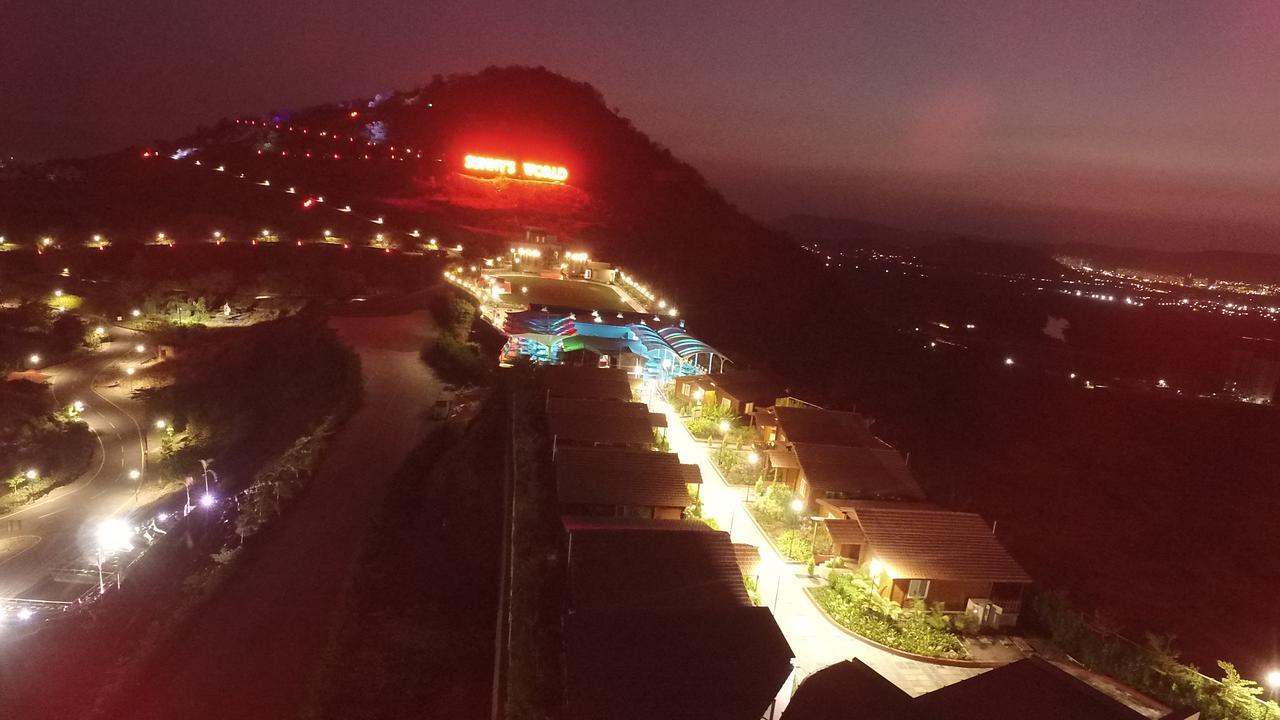 Sunnys World Hotel Pune Exterior photo