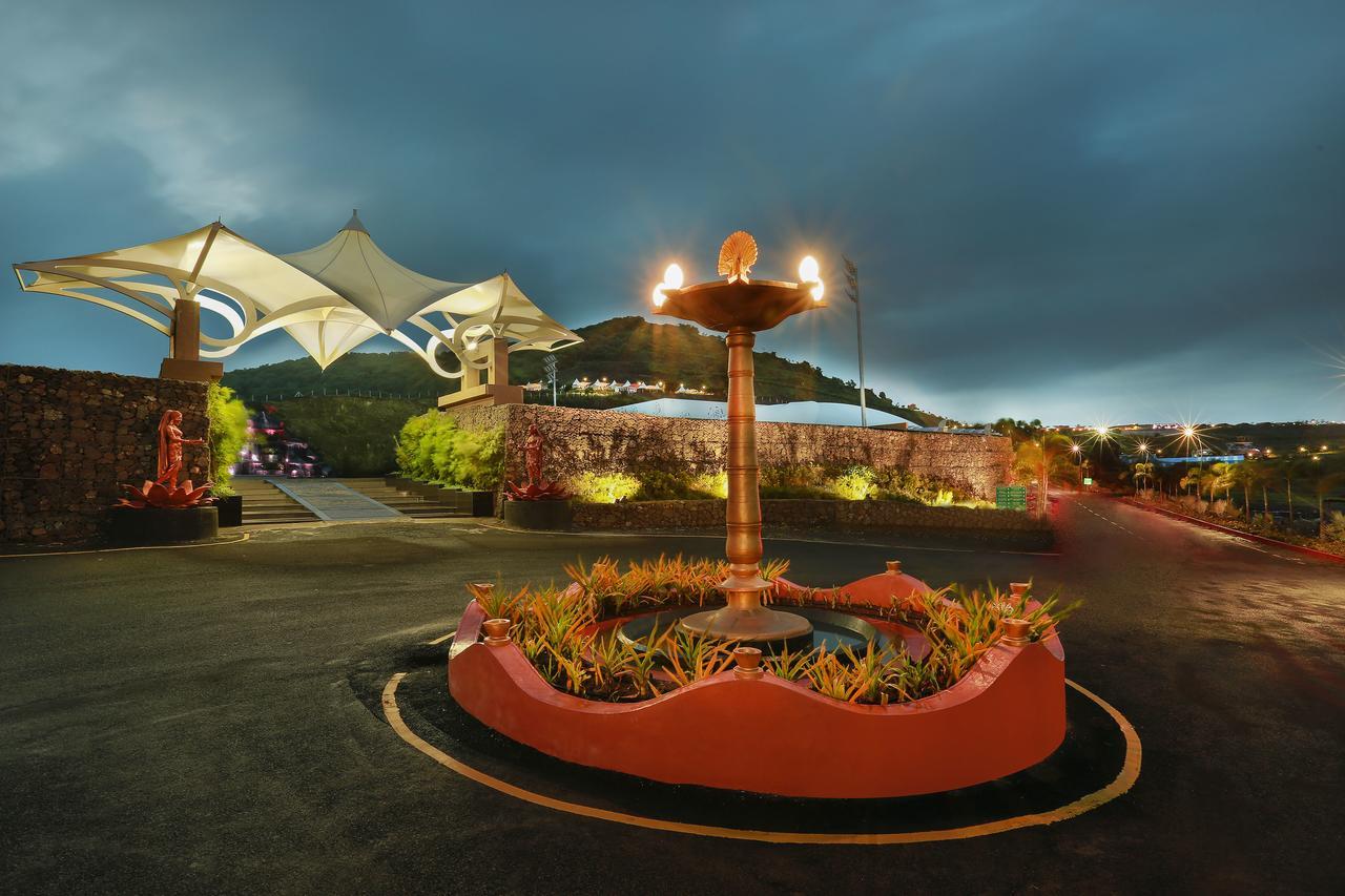 Sunnys World Hotel Pune Exterior photo