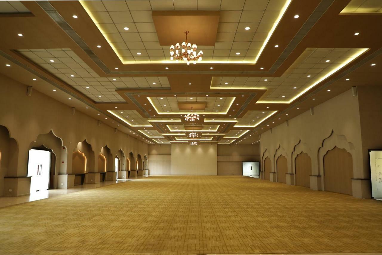 Sunnys World Hotel Pune Exterior photo
