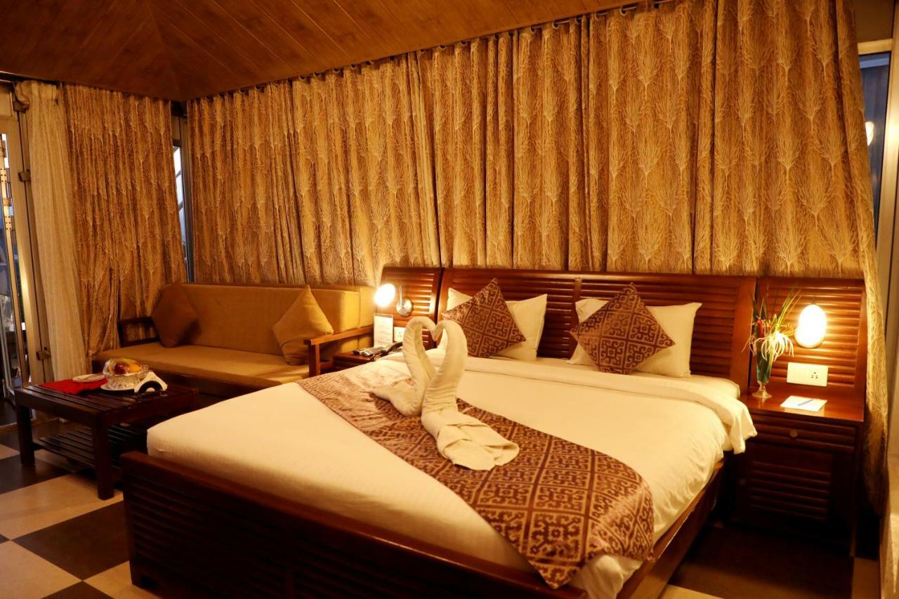 Sunnys World Hotel Pune Exterior photo