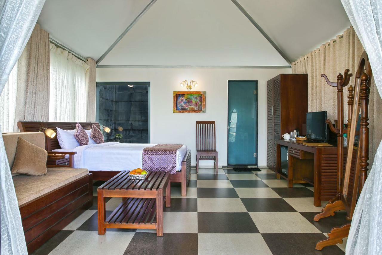 Sunnys World Hotel Pune Exterior photo