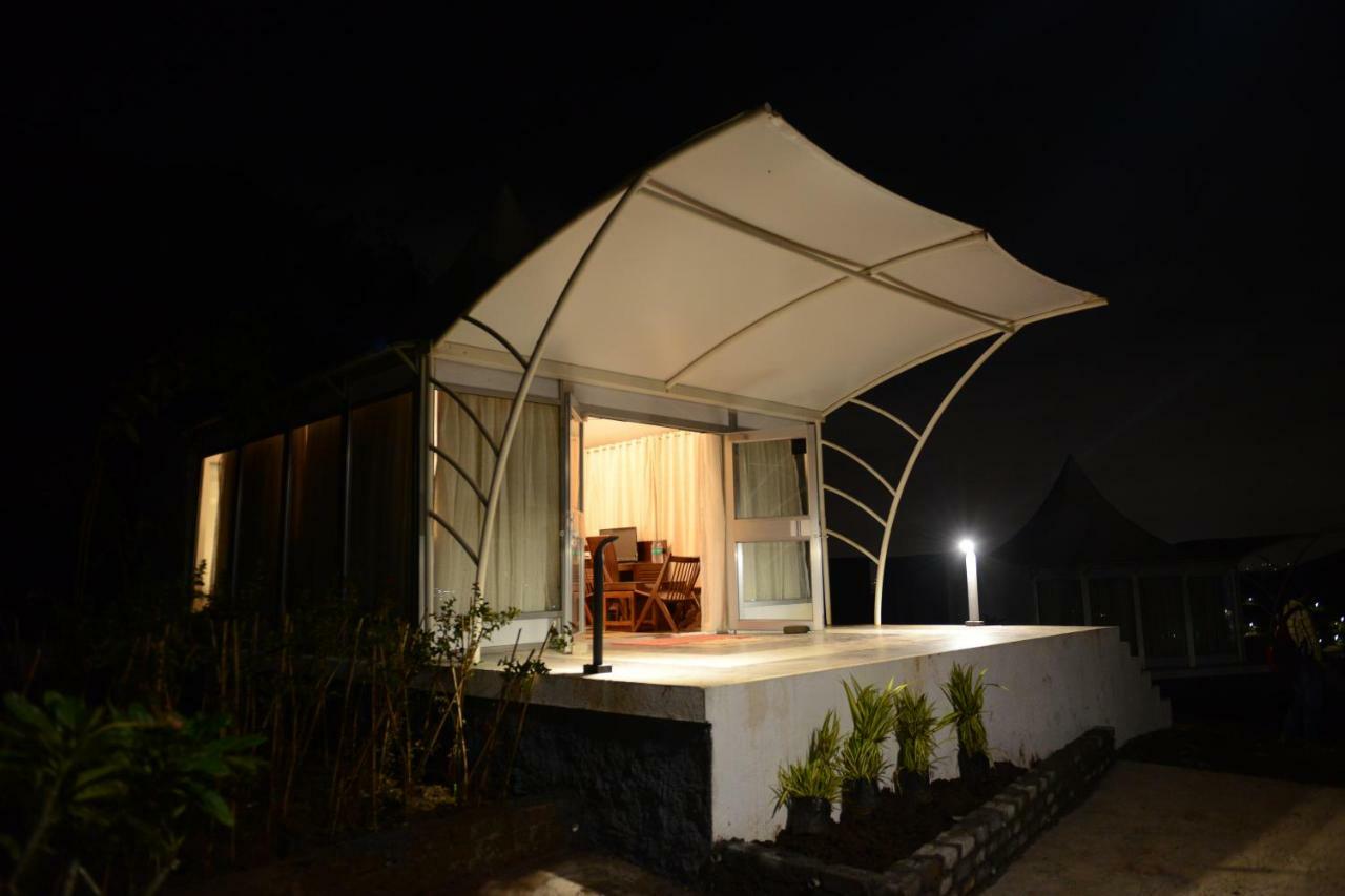 Sunnys World Hotel Pune Exterior photo