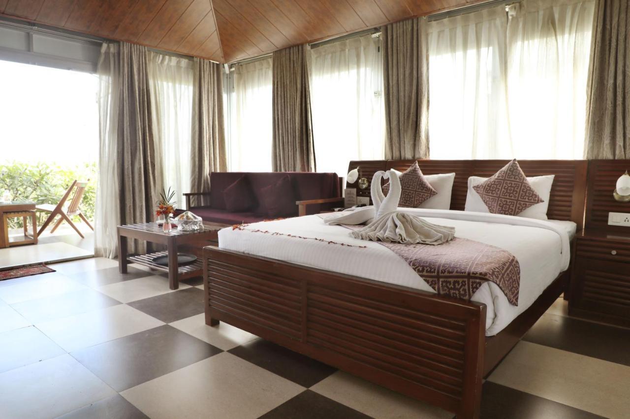 Sunnys World Hotel Pune Exterior photo